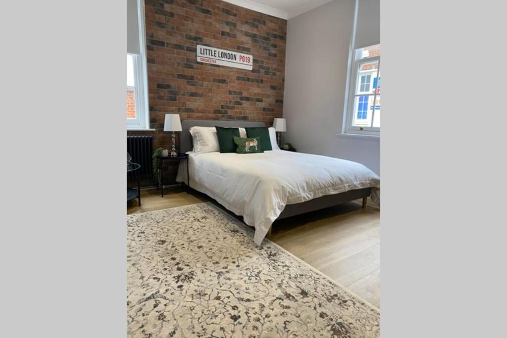 City Centre Entire Studio Apartment Chichester Ngoại thất bức ảnh