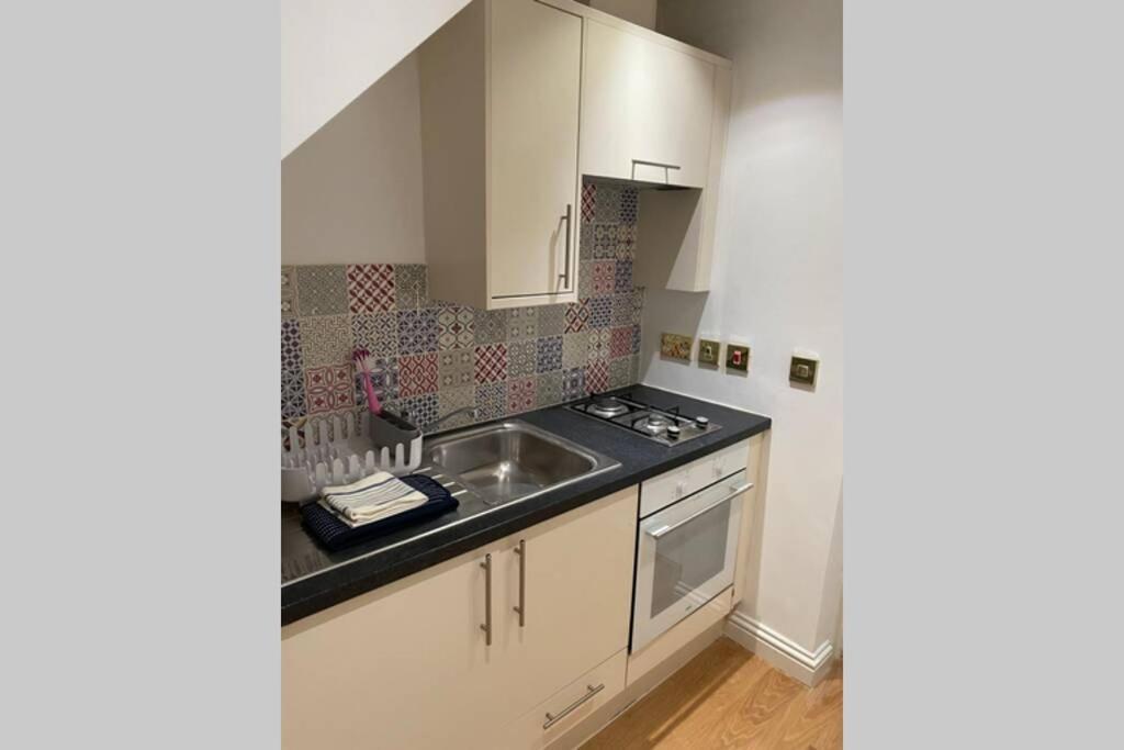 City Centre Entire Studio Apartment Chichester Ngoại thất bức ảnh